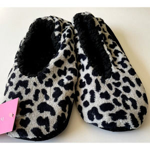 Isaac Mizrahi Slippers Women's Medium 6.5-8 Leopard Sherpa Lined Slip-On Black